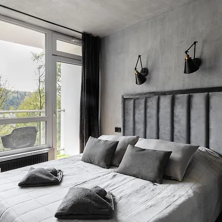 N-apartament * ウストロン